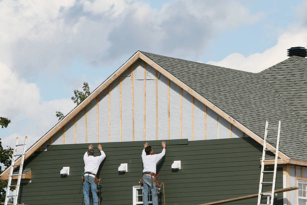 Professional Emergency Siding Repair technician working in Markham, IL